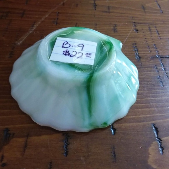 Vintage Akro Agate  Seashell Shape  Dish ￼Green Ombre Ashtray, Jewelry Holder - Picture 5 of 8